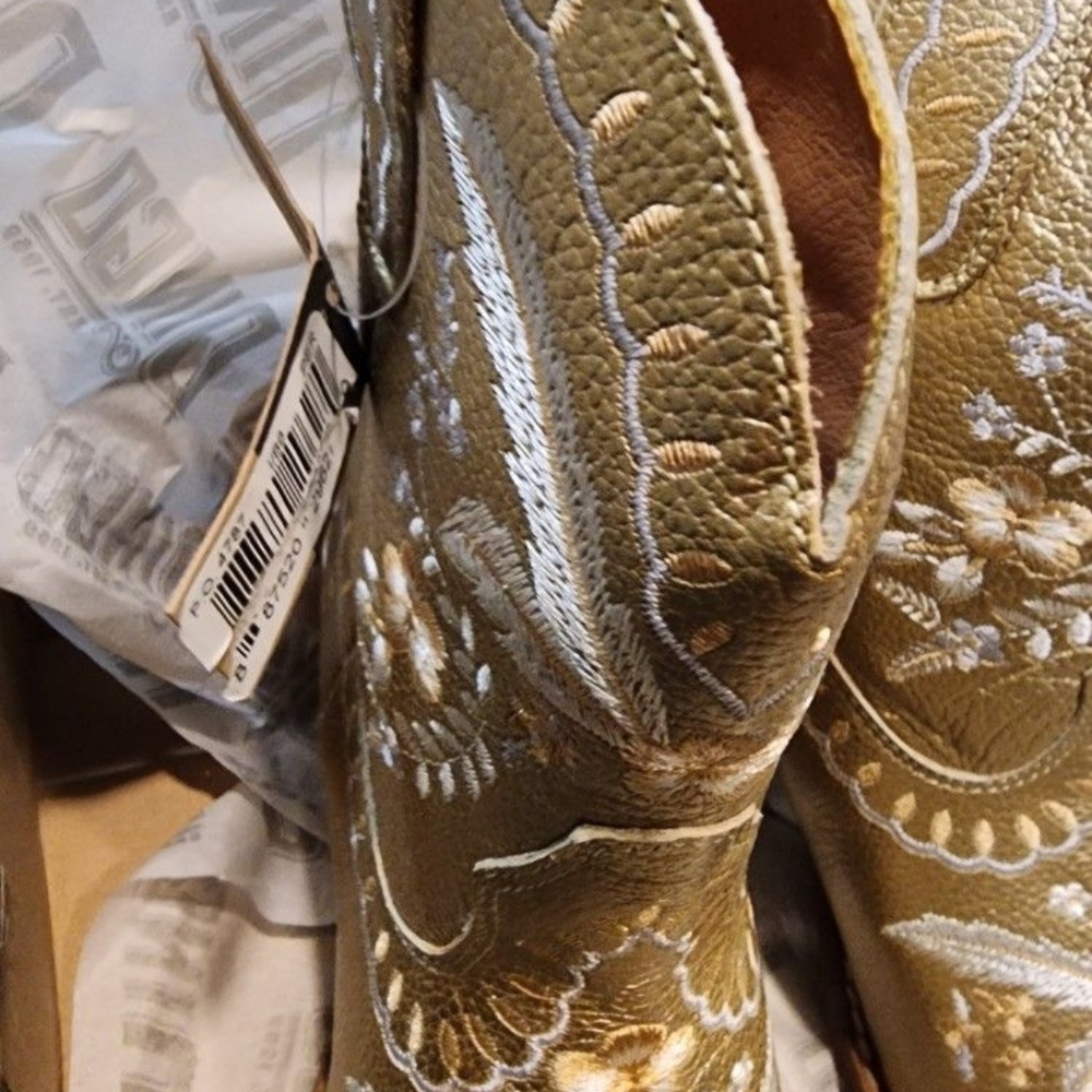 Dingo Primrose Gold Leather Boots - 10 M - New in box - Picture 5 of 7